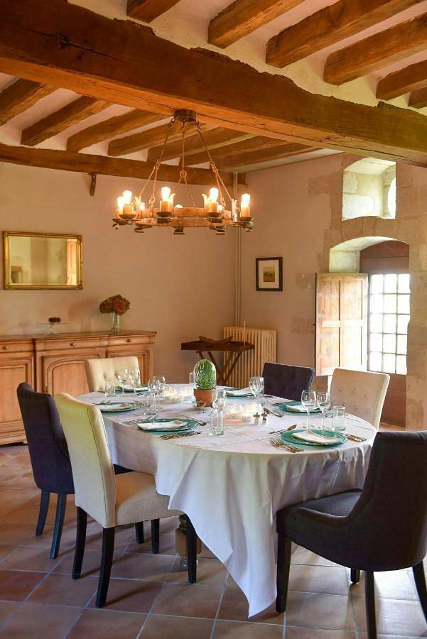 Location de vacances pour 9 personnes, avec jardin ainsi que terrasse et piscine, animaux acceptés à Blaison-Gohier - 4