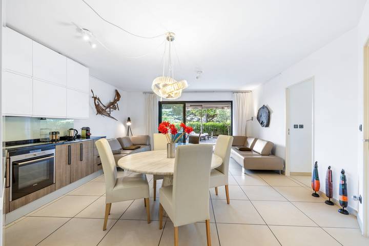 Gîte pour 4 personnes, avec terrasse ainsi que jardin et piscine, adapté aux familles à Nice - 4