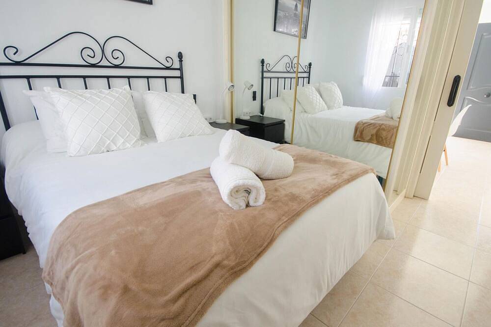 Strandbungalow in Estepona mit privatem Patio und Klimaanlage in Saladillo Benamara, Estepona