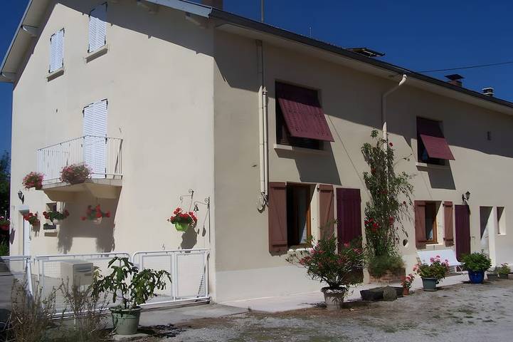 Location de vacances pour 7 personnes, avec Terrasse et Jardin à Vertamboz