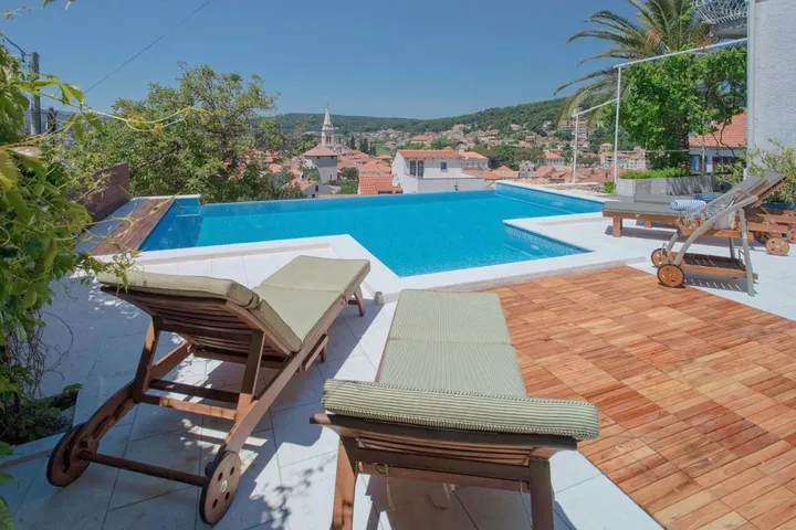 Apartamento de vacaciones para 2 personas, con jardín además de piscina y terraza - 1