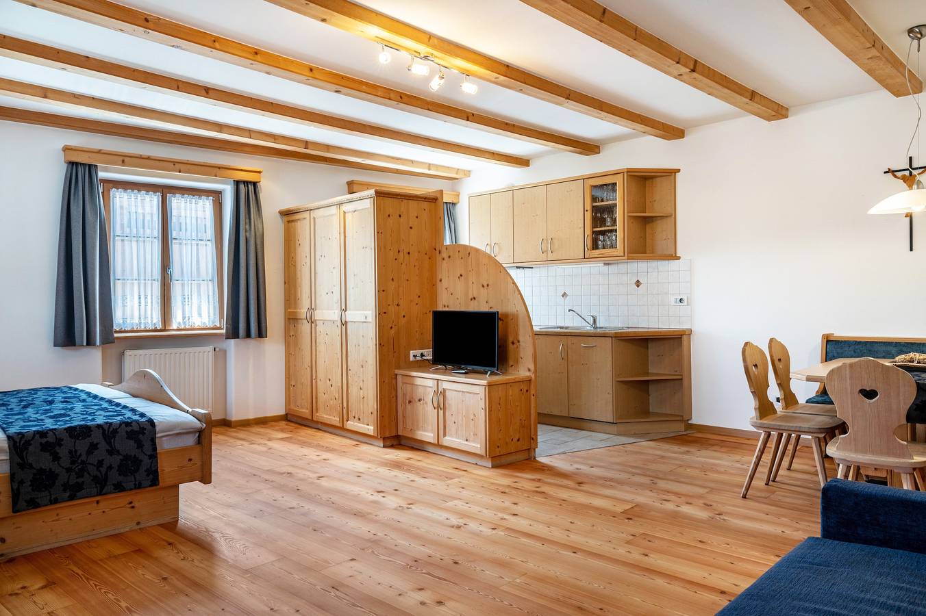 Appartamento intero, Appartamento "Schreiberhof Landhaus" con vista sulle montagne, giardino in comune e Wi-Fi in Laion, Dolomiti Superski