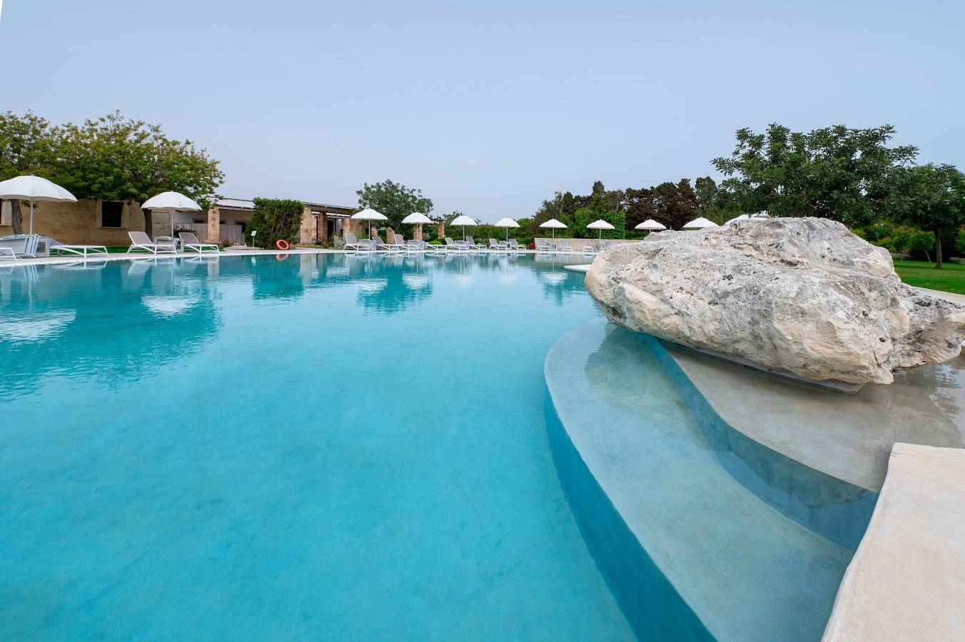 Entire apartment, Apartment 'Tenuta Vigna Corallo - Mimosa' with Shared Pool, Wi-Fi and Air Conditioning in Baia dei Turchi, Otranto region