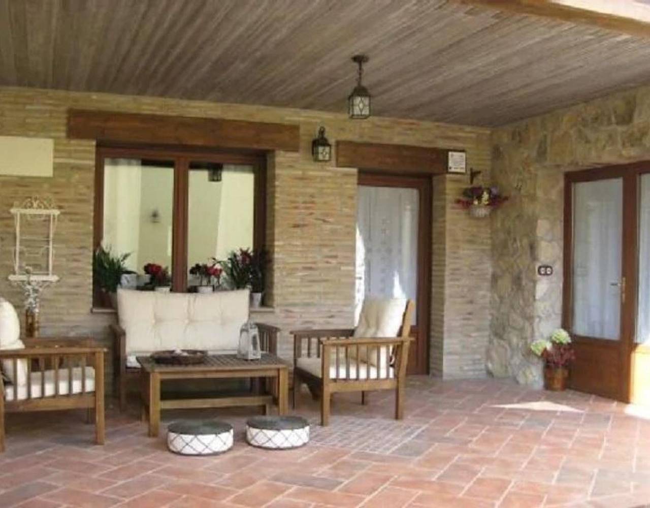 Country house for 8 people with garden in Poleñino, Huesca Province