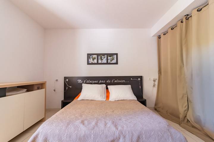 Gîte pour 4 personnes, avec terrasse ainsi que piscine et jardin, animaux acceptés dans Lac de Jouarrès - 4