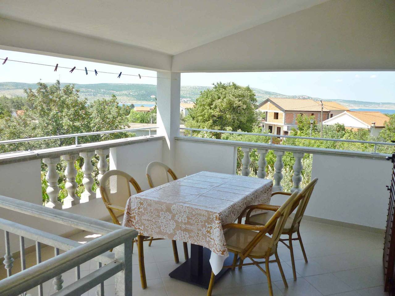 Entire holiday apartment, Holiday apartment mit Klimaanlage und Meerblick  in Starigrad, Zadar