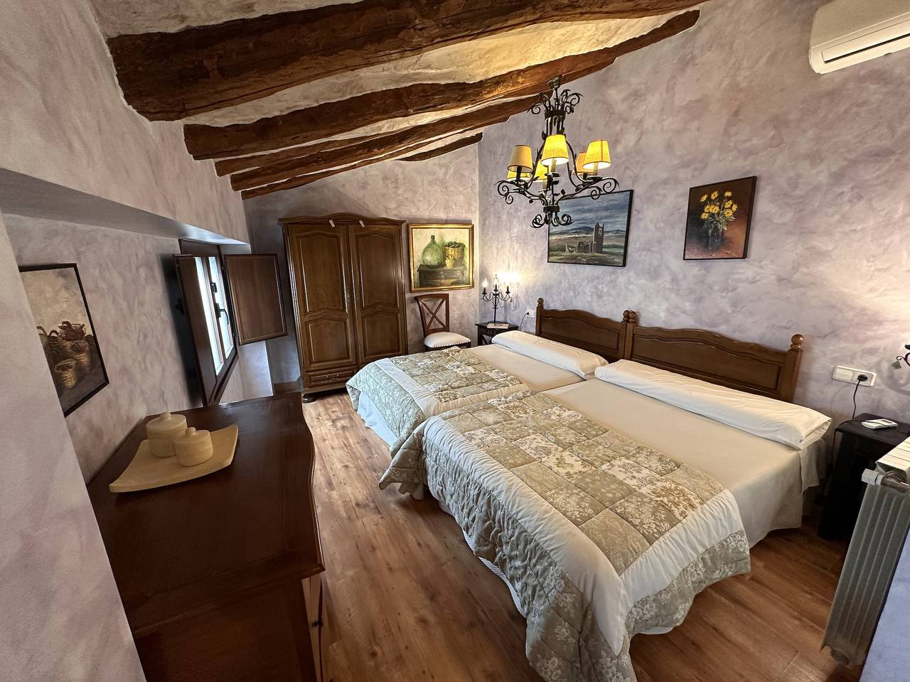 Habitación 'Suite Las Golondrinas' con vistas a la montaña, Wi-Fi y aire acondicionado. in Lerín, Provincia de Navarra