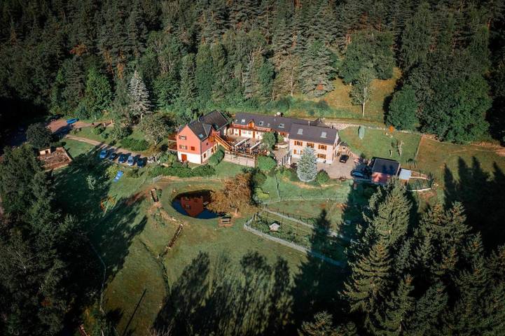 Hôtel pour 5 personnes, avec Balcon et Terrasse ainsi que Jardin et Vue à Orbey
