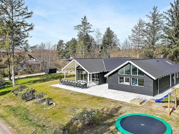 Ferienhaus für 20 Personen, mit Terrasse und Pool sowie Sauna an der Kattegat Küste