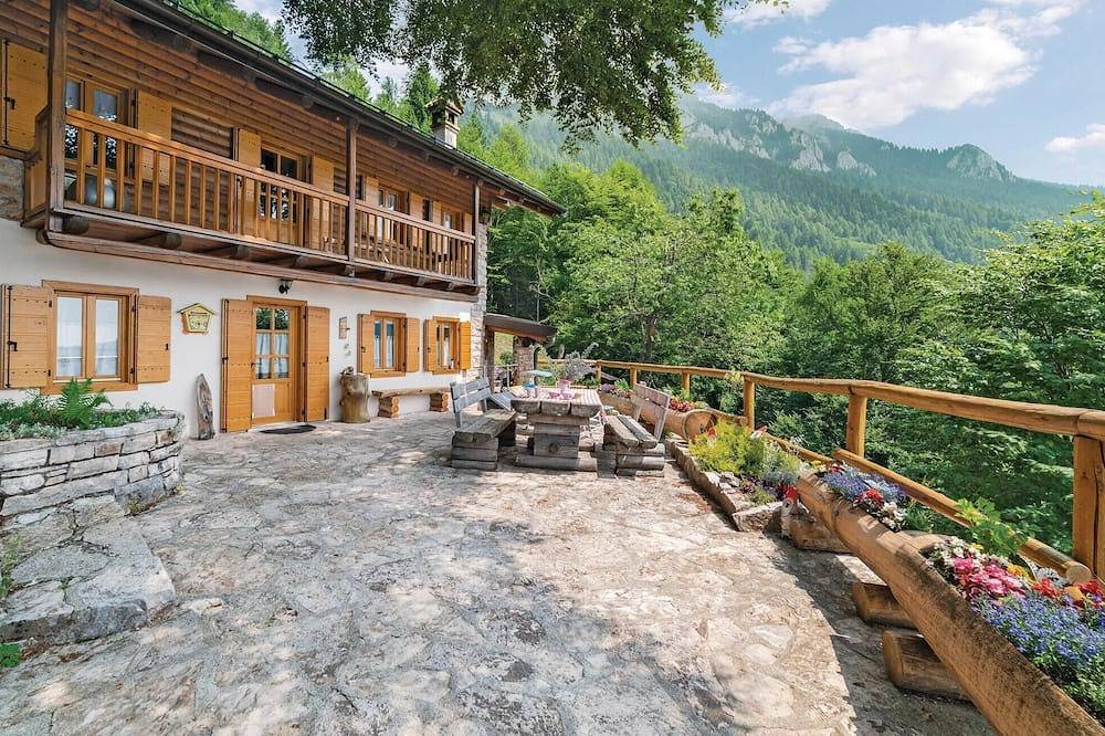 Nice home in Lamon(Bl) with Wifi in Lamon, Belluno Provinsen