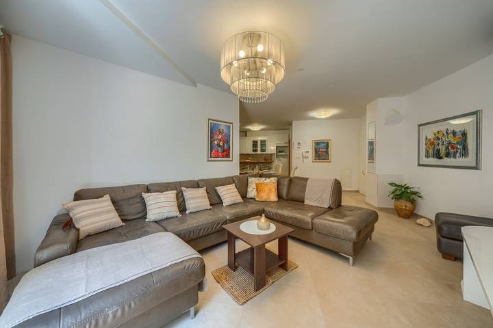 Apartamento vacacional entero, A 2 comfortable apt w terrace & garden, near beach in Split, Condado de Split-Dalmacia