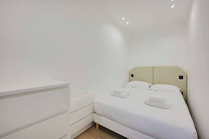 Entire apartment, Modern apartment with terrace in Aubervilliers, Seine-Saint-Denis
