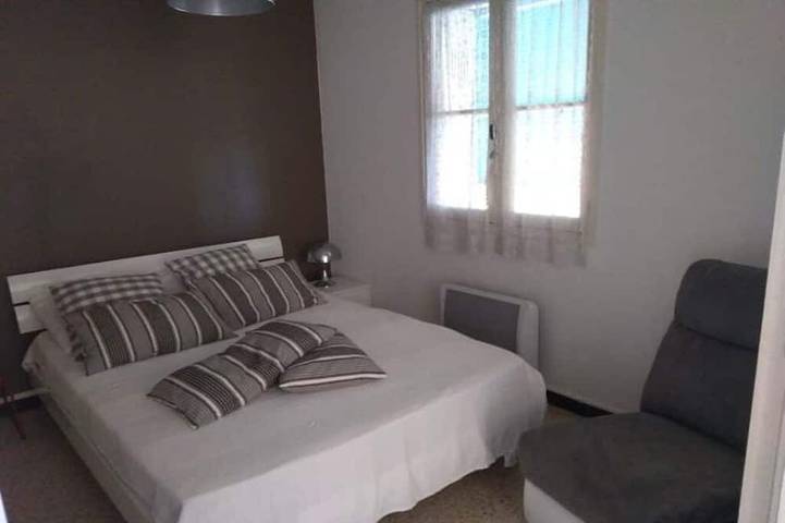Appartement entier, Appartement 2 Pièces  35 m2   Climatisé ,  Garage & Parking in Six-Fours-les-Plages, Côte méditerranéenne (France)