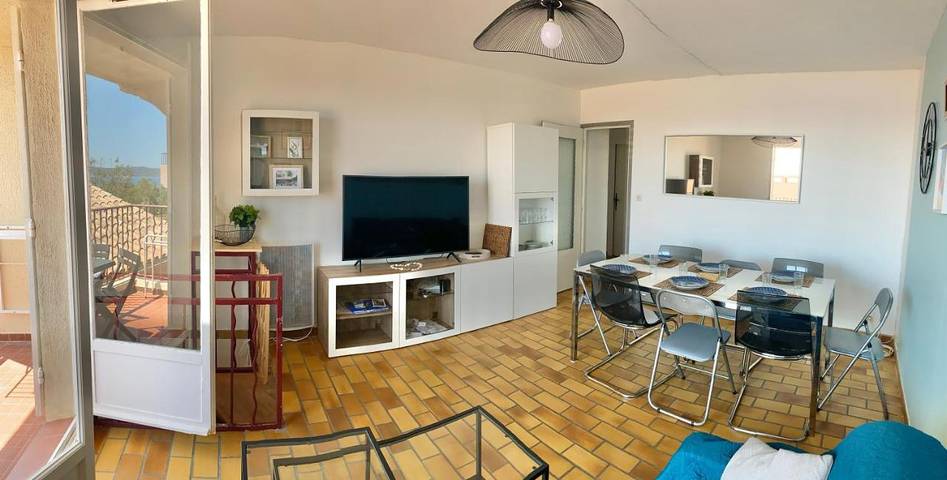 Gîte pour 6 personnes, avec vue ainsi que balcon et piscine dans Plage Du Pradeau - 4