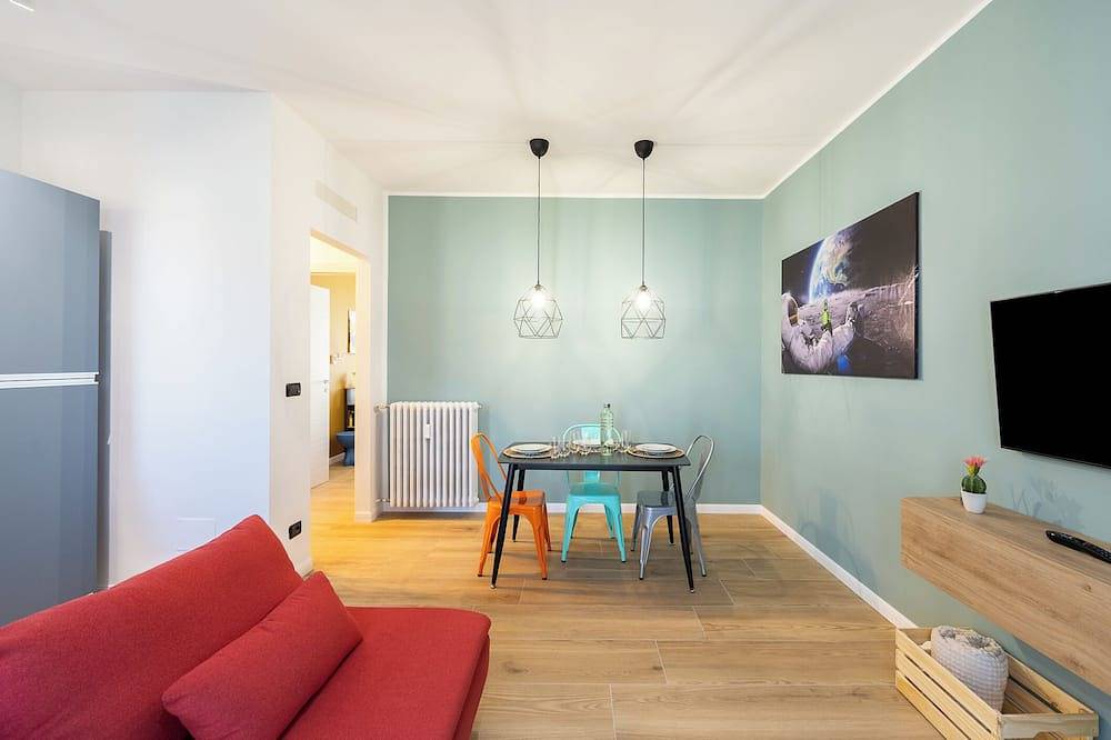Hel lejlighed, Bright Modern and Cozy Two-room Apartment - Convenient Parking & Fast Wi-Fi in Vercelli, Vercelli Provinsen