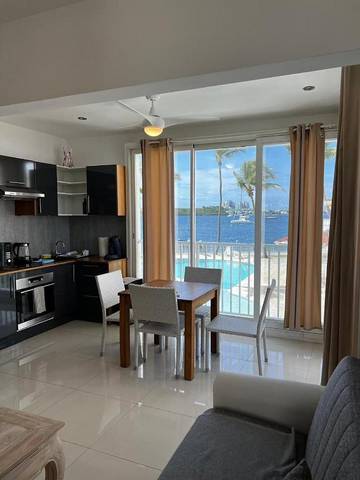 Gîte pour 2 personnes, avec vue et piscine dans Nettlé Bay