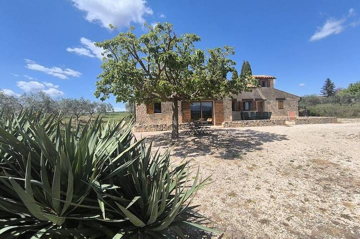 Location de vacances pour 4 personnes, avec jardin à Puimoisson
