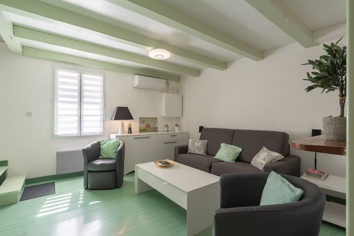 Casa de vacaciones 'L'Olivier' con terraza privada, Wi-Fi y aire acondicionado in Saint-Just-Luzac, Côte de Beauté