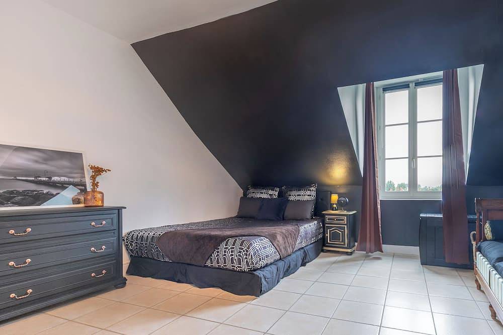 Entire apartment, Le Gentleman in Orléans, Loire Valley