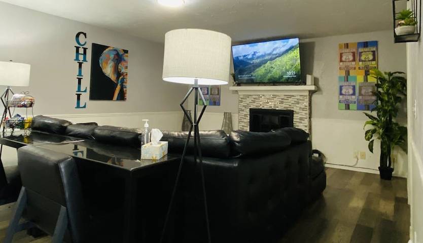 Vacation rental for 16 people, with hot tub and yard in Oklahoma City