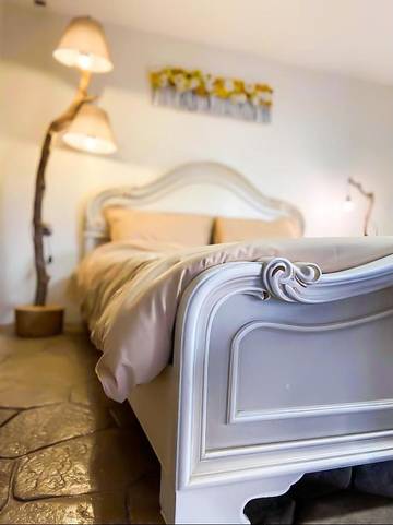 Maison d’hôte pour 2 personnes, avec jardin et vue dans Égine