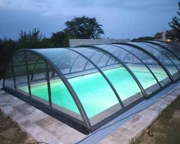 Gîte pour 10 personnes, avec jardin et piscine à Gourgé