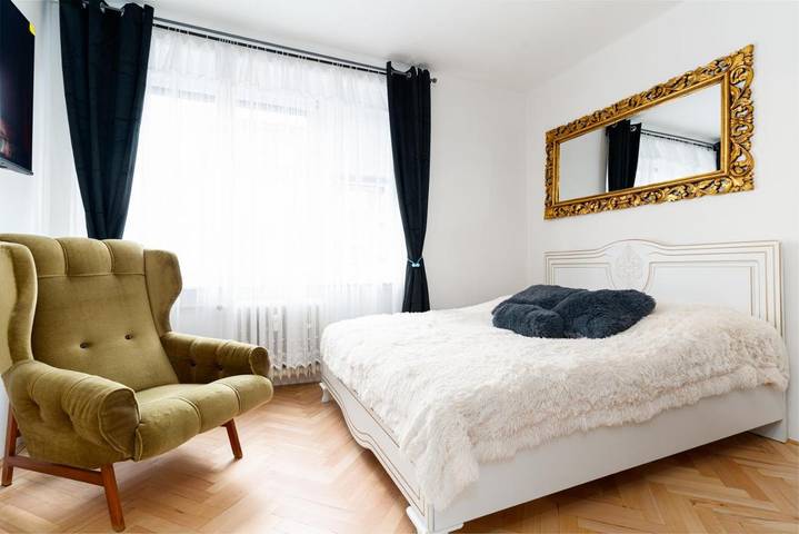 Ferienwohnung für 8 Personen, mit Garten und Ausblick in Vinohrady
