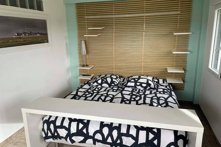 Vacation rental with a private heated indoor pool • Serves 6 • Near the Somme Bay in Martainneville, Abbeville und Umgebung