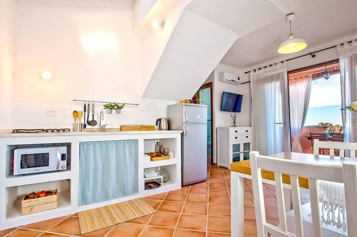 Ferienhaus für 4 Personen, mit Pool und Garten sowie Balkon