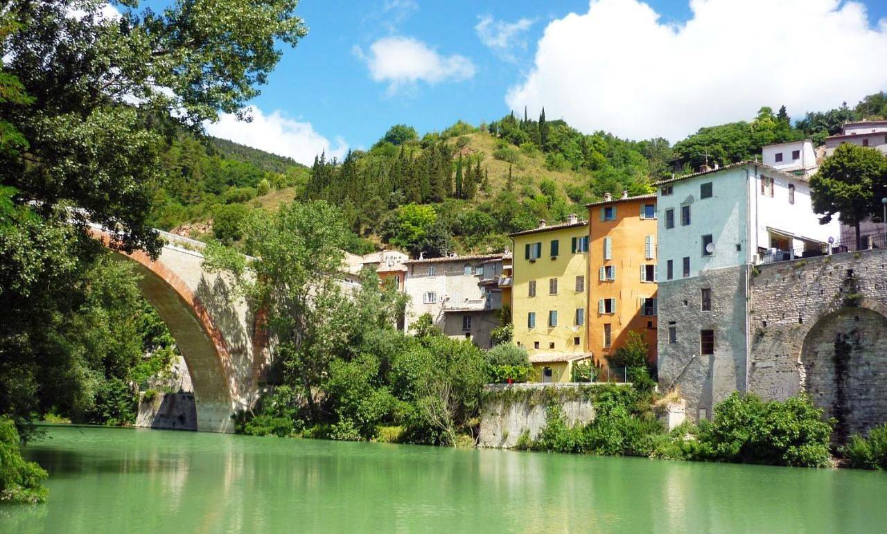 Camera con vista in Fossombrone, Valle del Metauro