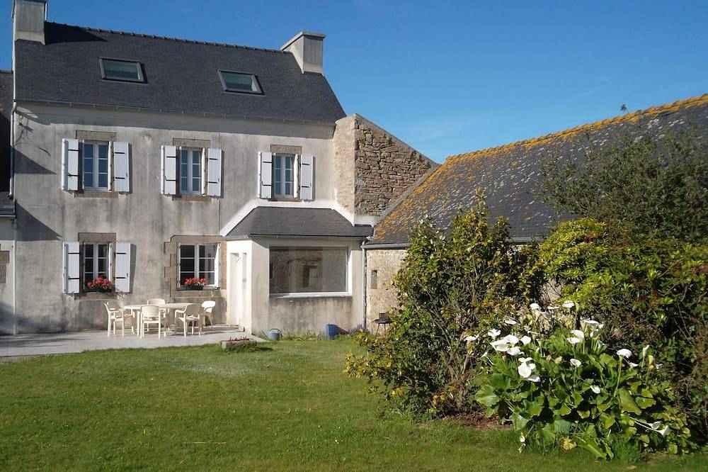 House in the heart of the Breton fjords, renovated in 2016, near the sea, wifi in Plouguin, Région de Brest