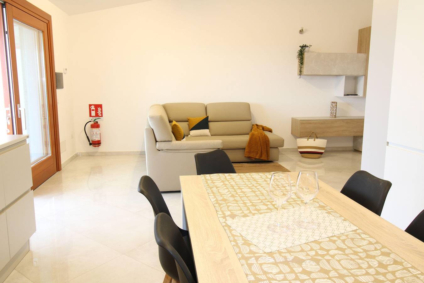 Entire holiday apartment, Holiday apartment for 6 people with terrace in La Caletta, Siniscola