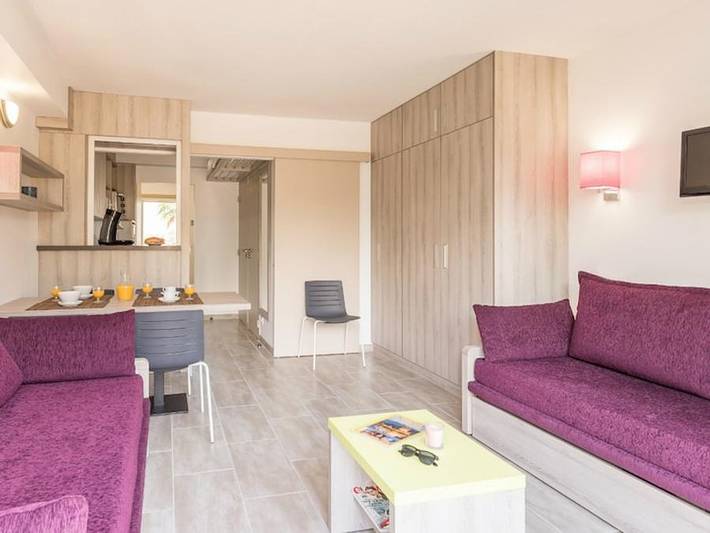 Camping pour 5 personnes, avec terrasse, animaux acceptés dans Massif de l'Esterel - 4
