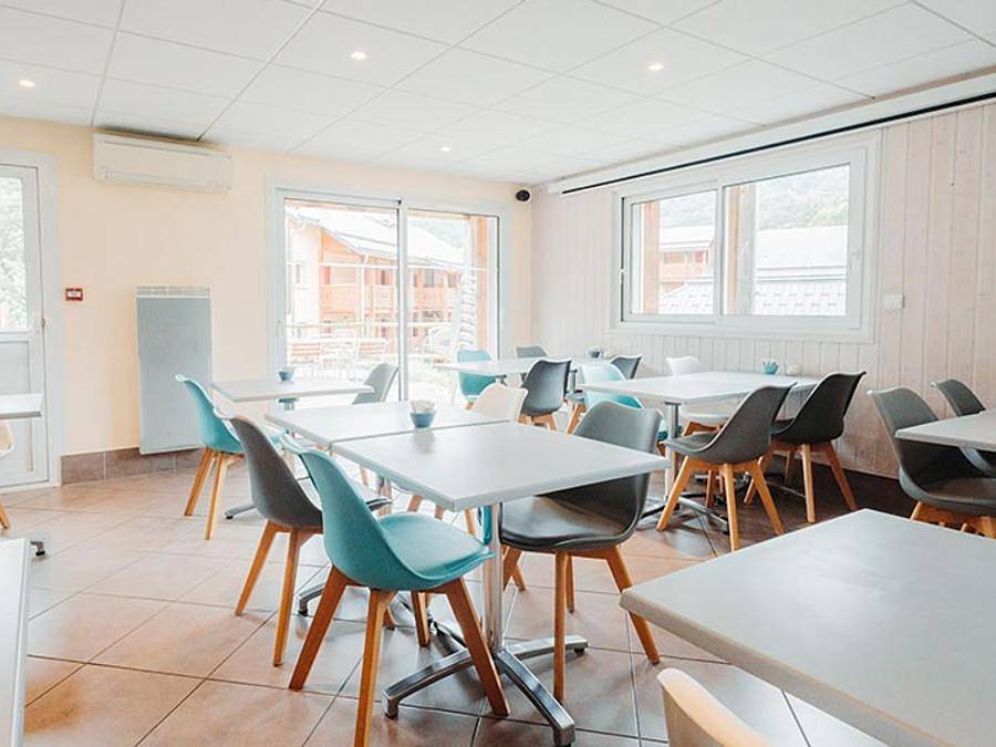 Domaine de la Vallée d'Ax - Vacancéole - Appartement 6 personnes - Appartement 2 pièces coin nuit 6 personnes in Perles-et-Castelet, Pyrénées