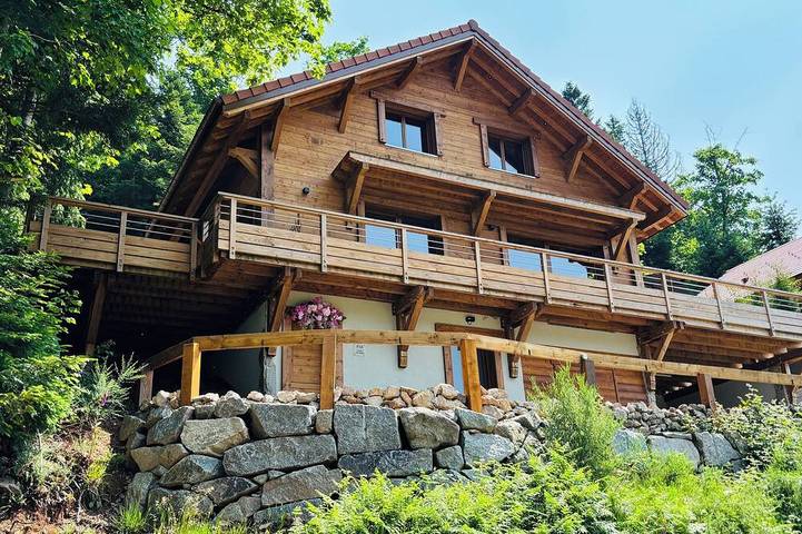 Chalet pour 8 personnes, avec jacuzzi ainsi que balcon et sauna à Gérardmer