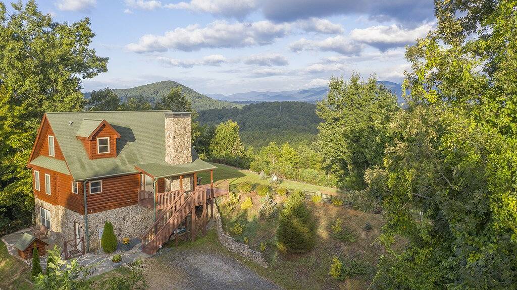 3 Ebenen, atemberaubende Ausblicke, Jaccuzi, Wifi, 2 Hektar, Berggipfel, 15 min-Lake James in McDowell County