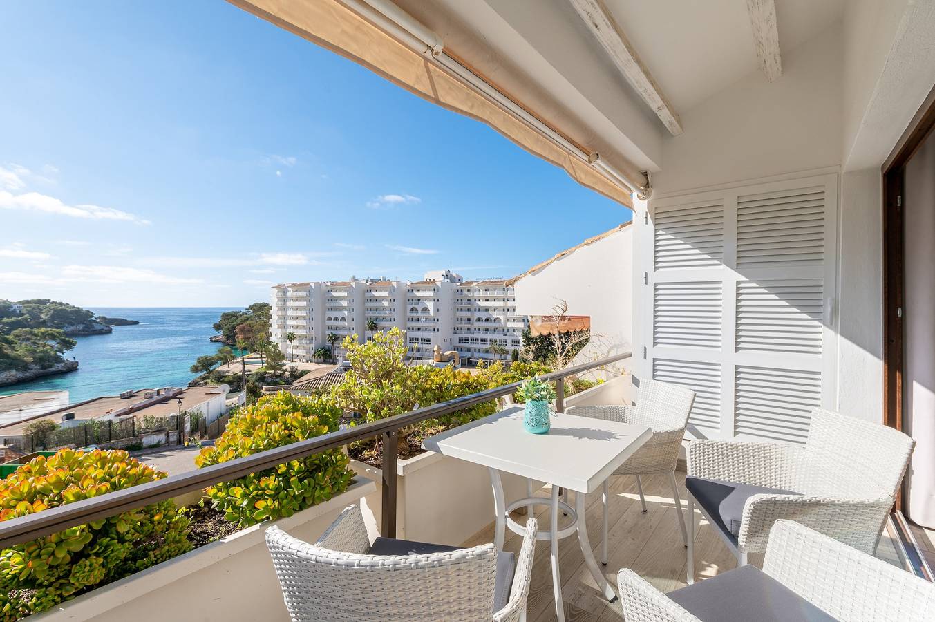 Entire apartment, "Estrella De Mar" with Sea Views, Wi-Fi, and Air Conditioning (Tourist Tax Included) in Cala Serena, Felanitx