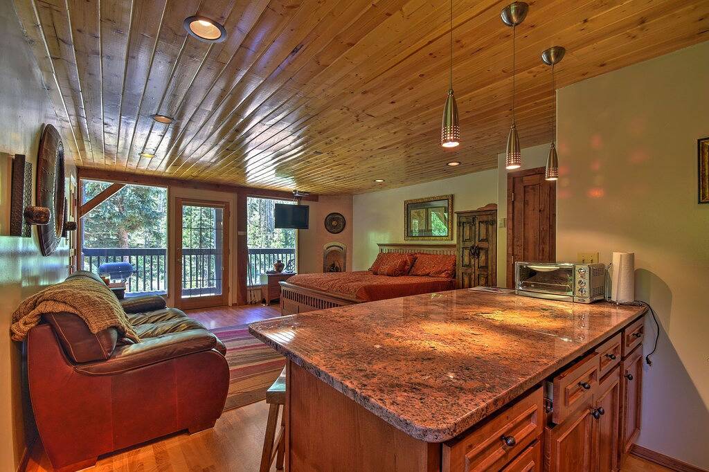 Ganze Wohnung, Gemütliches Streamside Studio 1 Mi vom Taos Ski Resort! in Taos Ski Valley, Taos County