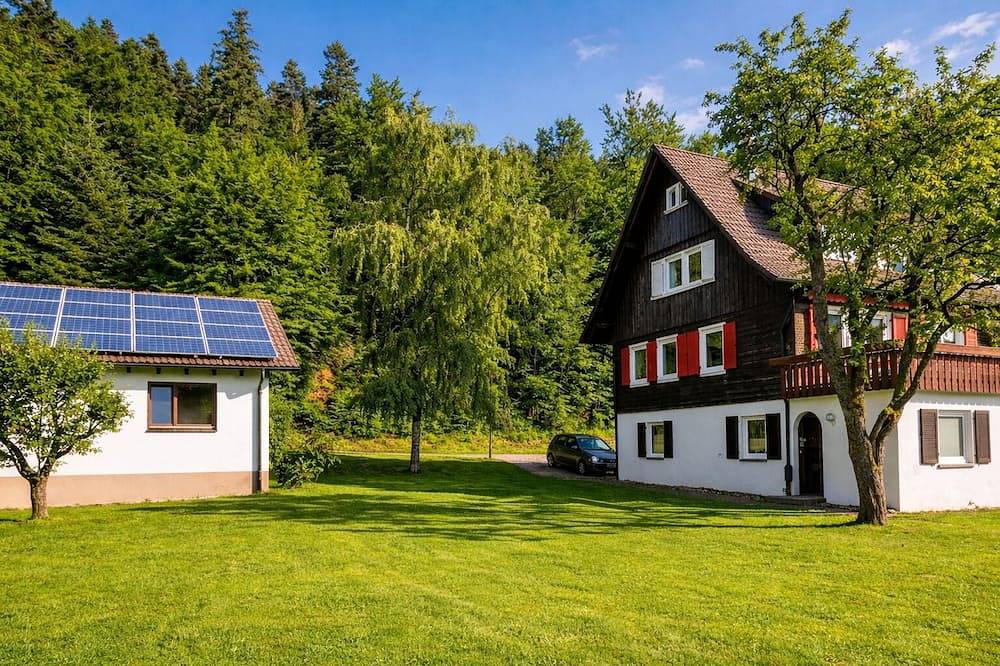 Stilvolles Schwarzwaldhaus für bis zu 12 Personen mit großem Garten & Sauna in Loßburg, Mittlerer Schwarzwald