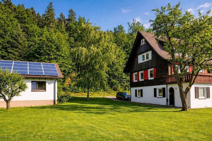 Ferienhaus für 12 Personen, mit Balkon und Garten sowie Sauna