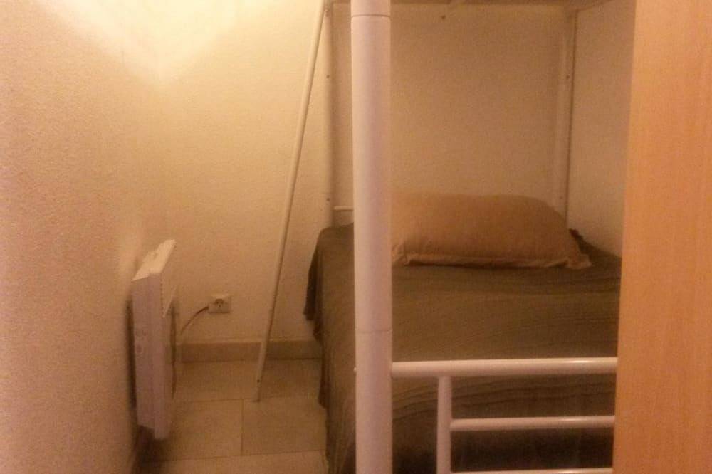 Entire apartment, 2-room cabin studio with view of the sea in Port-Camargue in Port Camargue, Le Grau-du-Roi