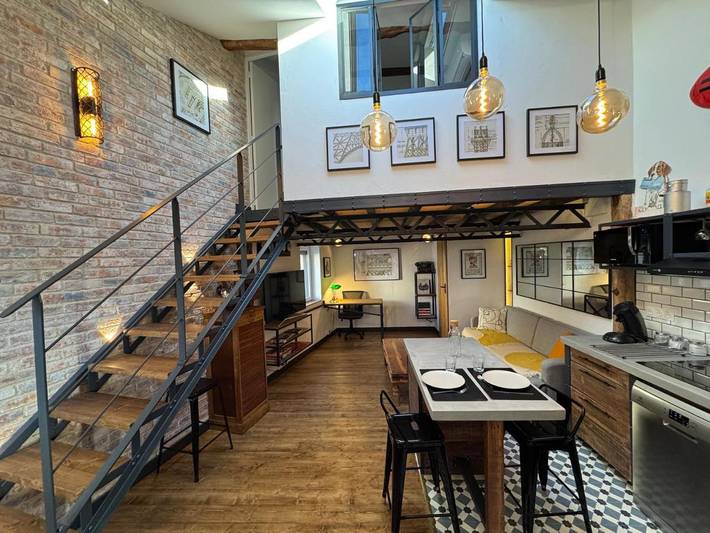 Gîte pour 3 personnes, avec terrasse et vue à Rouffiac