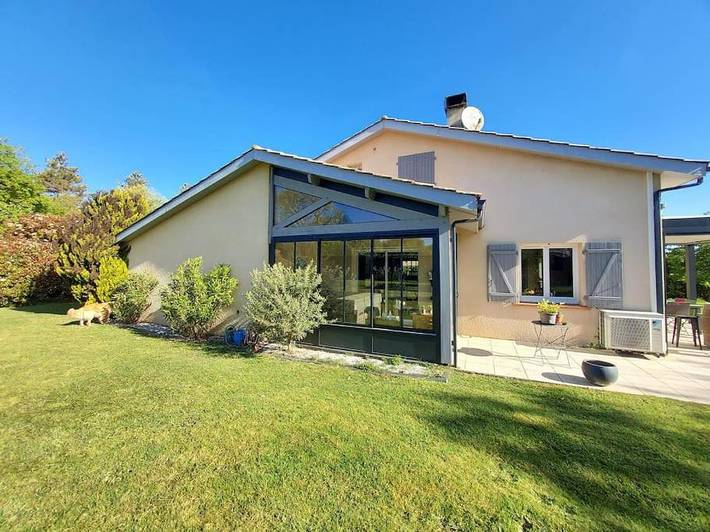 Location de vacances pour 6 personnes, avec Jacuzzi et Terrasse ainsi que Jardin et Piscine à Bressols