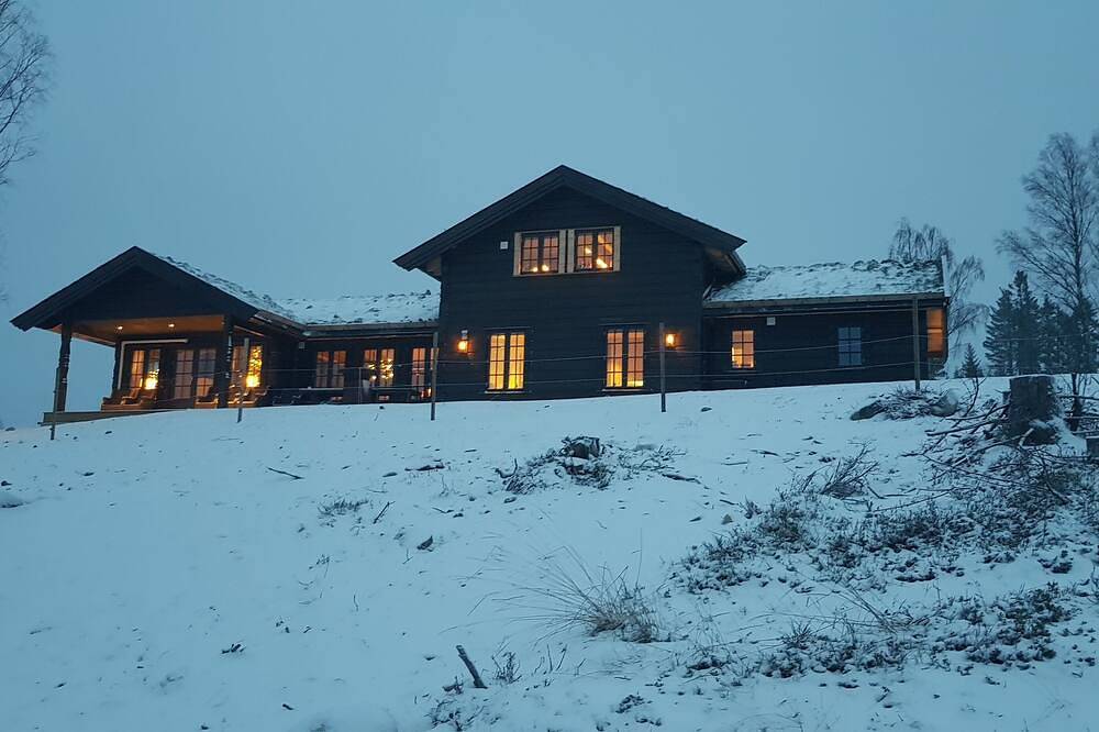 Luxury cabin /6 - 16 pers/Jacuzzi/1h from Oslo/30min from Osl✈ in Stange
