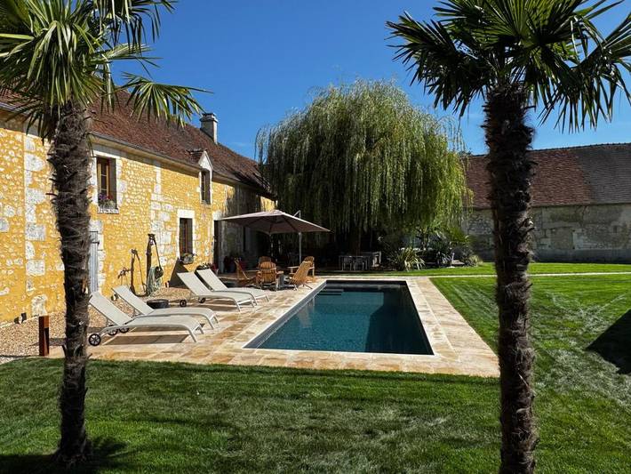 Location de vacances pour 2 personnes, avec terrasse et piscine ainsi que jacuzzi et jardin à Courgeon