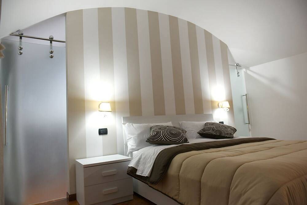 Montesantogroup b &b quadruple room with private bathroom of 35mt in Nápoles, Provincia de Nápoles