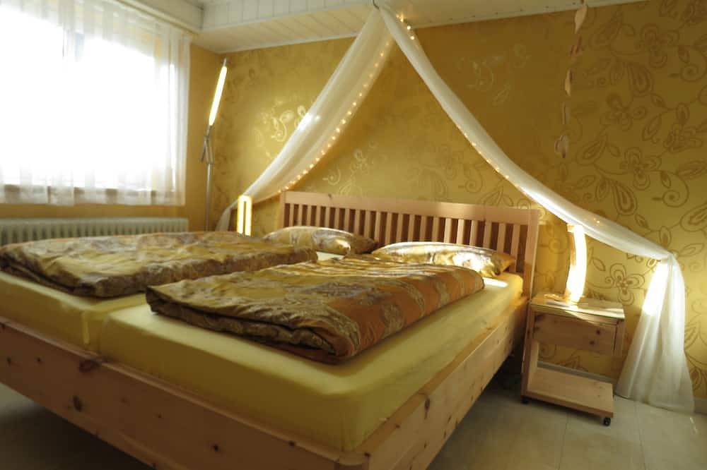 Ganze Wohnung, Das blaue Haus  Ferienwohnungen, Balkon, Pool, Gartenanlage, Massagen, Friseur in Pleisweiler-Oberhofen, Südliche Weinstraße