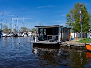 Hausboot für 4 Personen, mit Terrasse, mit Haustier in Friesland
