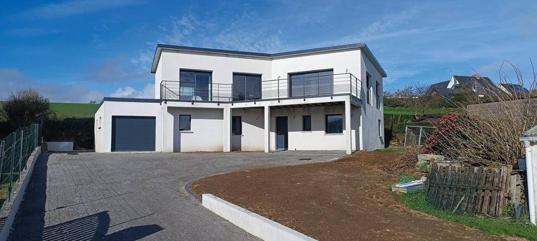 Location de vacances pour 10 personnes, avec vue et terrasse dans Plage Trégana