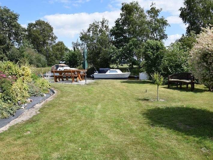 Ferienhaus für 6 Personen, mit Terrasse und Garten sowie Sauna und Seeblick in Südbrookmerland - 2